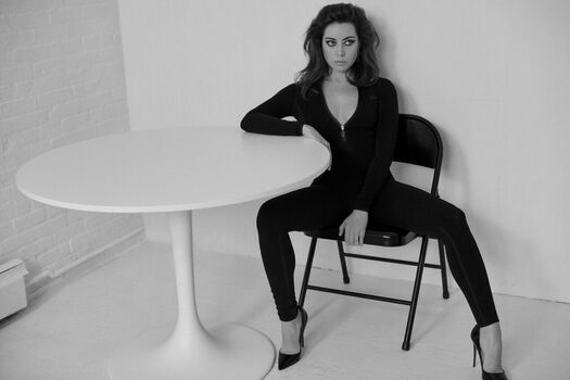 Full leaked Aubrey plaza private photo