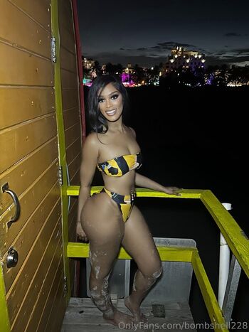 Full leaked Bombshell private photo