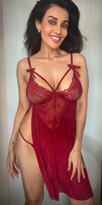 Full leaked Flora saini private photo