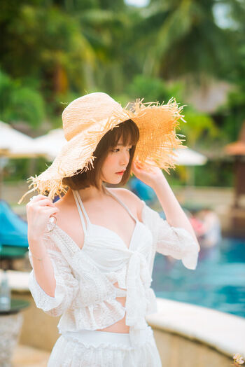 Full leaked Miu cosplayer private photo