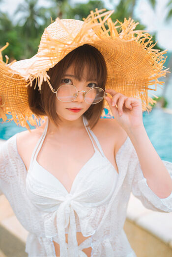 Full leaked Miu cosplayer private photo