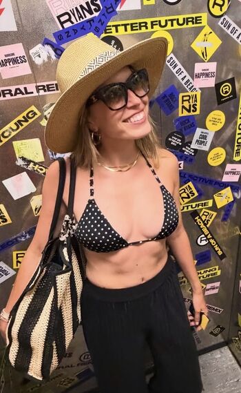 Full leaked Pauline sanzey private photo