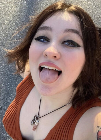 Full leaked Poppypeach private photo