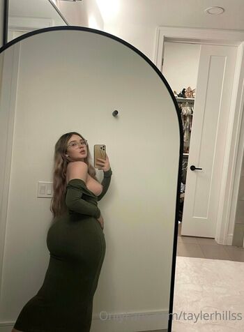Full leaked Tayler hills private photo