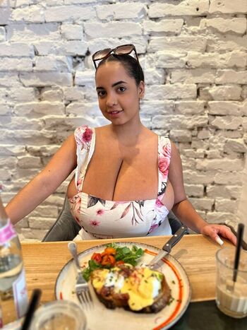 Full leaked Thegirlinred page private photo