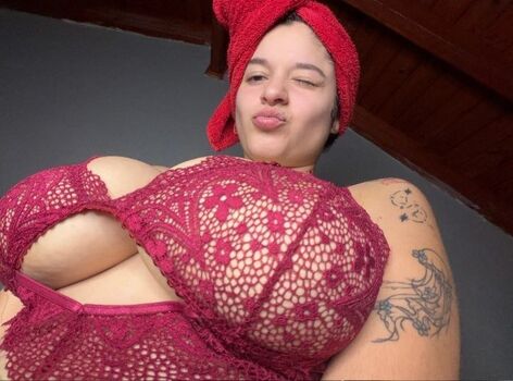 Full leaked V i c k y private photo