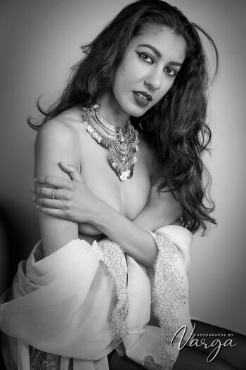 Full leaked Vidya private photo